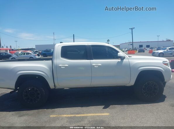 3TMCZ5AN5JM186434 2018 TOYOTA TACOMA White Rear interior view