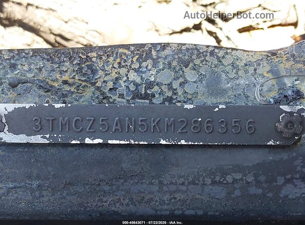 3TMCZ5AN5KM286356 2019 TOYOTA TACOMA Gray Widok komory silnika