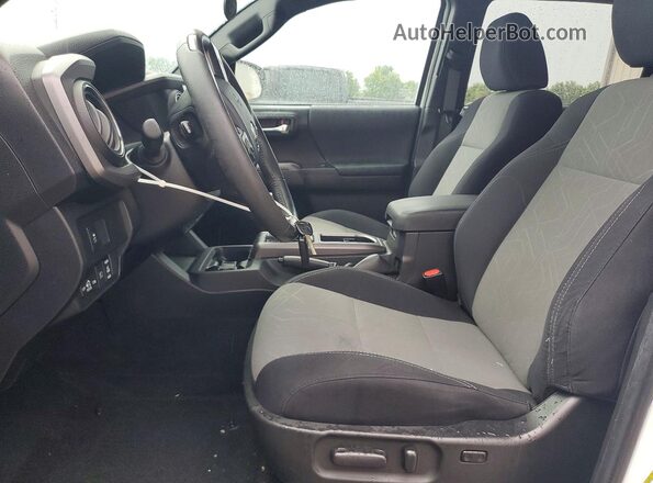 3TMCZ5AN5PM545449 2023 TOYOTA TACOMA Белый Вид салона спереди