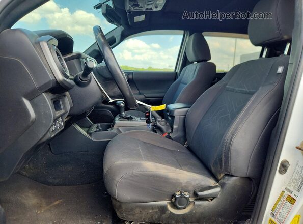 3TMCZ5AN6HM088135 2017 TOYOTA TACOMA White Front interior view
