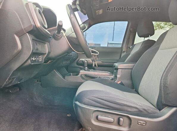 3TMCZ5AN6MM404451 2021 TOYOTA TACOMA Gray Widok wnętrza z przodu