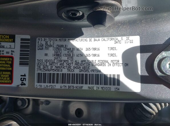 3TMCZ5AN6PM545010 2023 TOYOTA TACOMA Silver Vista del compartimento del motor