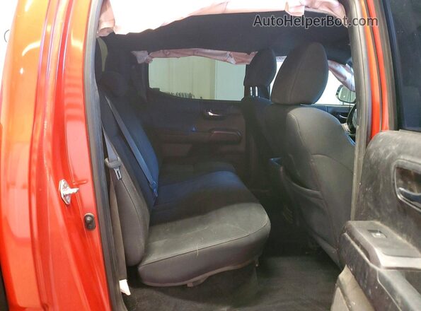 3TMCZ5AN7JM174009 2018 TOYOTA TACOMA Orange Հետևի նստատեղերի տեսք