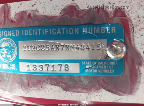 3TMCZ5AN7NM484151 2022 TOYOTA TACOMA Red Engine compartment view