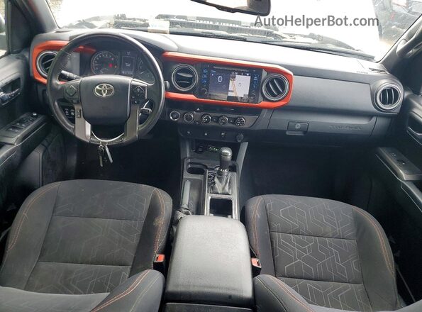 3TMCZ5AN8HM062104 2017 TOYOTA TACOMA White Առջևի վահանակի տեսք
