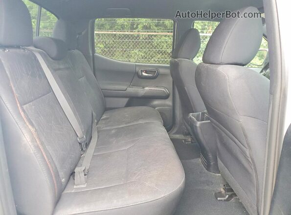 3TMCZ5AN8HM062104 2017 TOYOTA TACOMA White Հետևի նստատեղերի տեսք