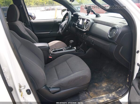 3TMCZ5AN8HM068257 2017 TOYOTA TACOMA White Widok wnętrza z przodu