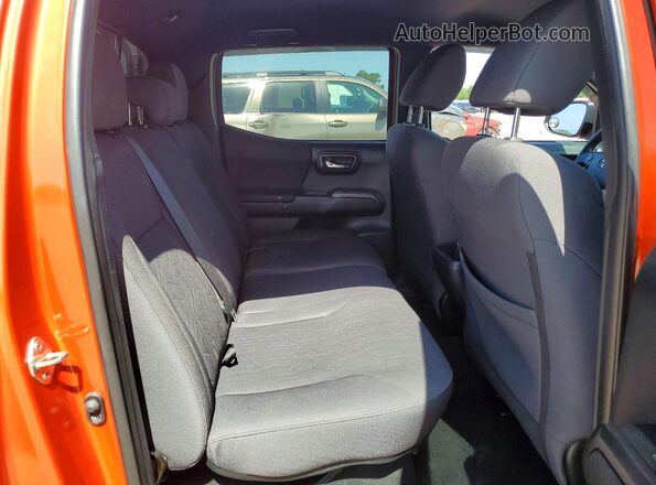 3TMCZ5AN8JM149779 2018 TOYOTA TACOMA Orange უკანა სავარძლების ხედი