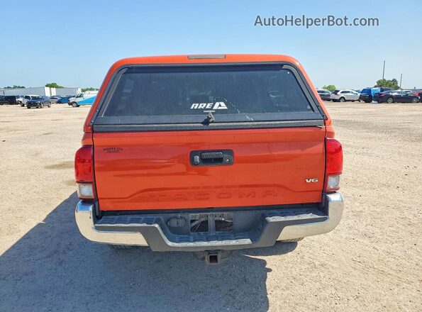 3TMCZ5AN8JM149779 2018 TOYOTA TACOMA Orange უკანა ხედი