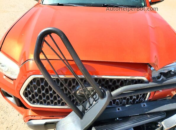 3TMCZ5AN8JM149779 2018 TOYOTA TACOMA Orange უკანა სალონის ხედი