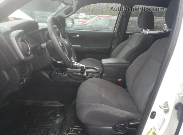 3TMCZ5AN8JM149815 2018 TOYOTA TACOMA White Widok wnętrza z przodu