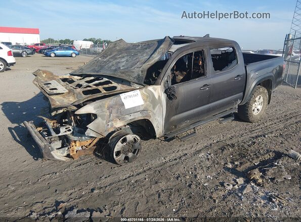 3TMCZ5AN8JM163620 2018 TOYOTA TACOMA Gray წინა მარცხენა ხედი სამი მეოთხედიდან