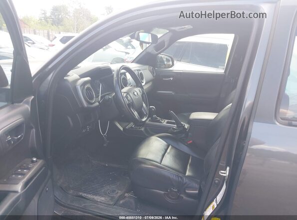 3TMCZ5AN8JM167716 2018 TOYOTA TACOMA Gray Вид салону спереду