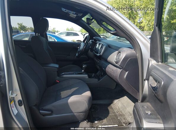 3TMCZ5AN8JM174889 2018 TOYOTA TACOMA Silver წინა სალონის ხედი