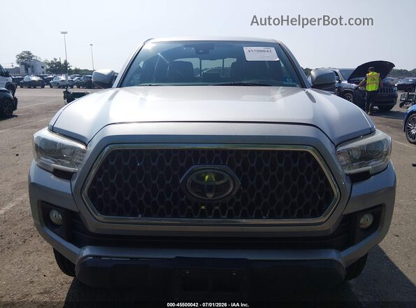 3TMCZ5AN8JM174889 2018 TOYOTA TACOMA Silver ხელსაწყოთა პანელის ხედი
