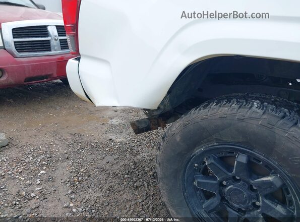 3TMCZ5AN8PM564321 2023 TOYOTA TACOMA White Սալոնի հետևի տեսք