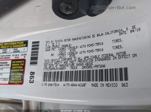 3TMCZ5AN9JM148897 2018 TOYOTA TACOMA White Widok komory silnika