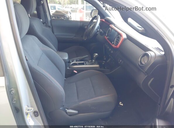 3TMCZ5AN9LM320865 2020 TOYOTA TACOMA Gray Widok wnętrza z przodu