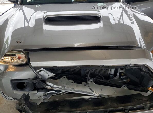 3TMCZ5AN9MM382784 2021 TOYOTA TACOMA Silver Widok wnętrza z tyłu