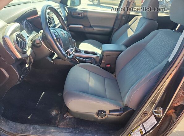 3TMCZ5ANXHM072987 2017 TOYOTA TACOMA Gray Вид салону спереду