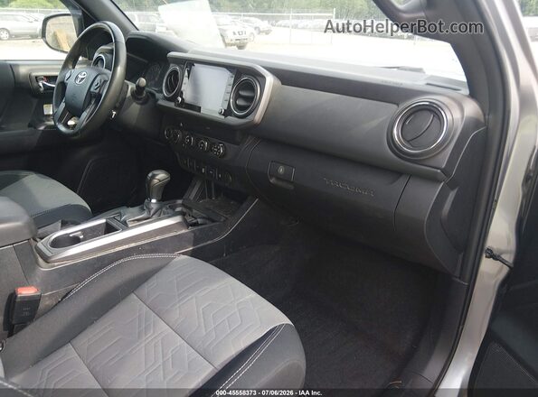 3TMCZ5ANXLM355981 2020 TOYOTA TACOMA Silver Widok wnętrza z przodu