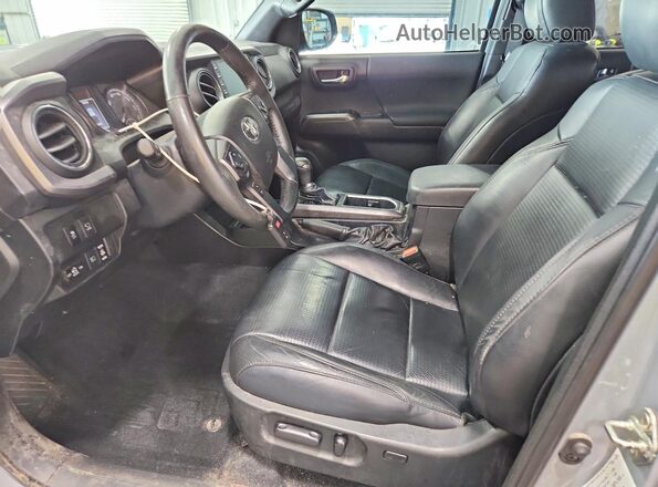 3TMCZ5ANXLM365961 2020 TOYOTA TACOMA Gray Front interior view