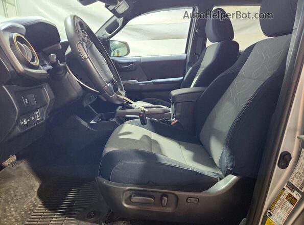 3TMDZ5BN1PM145472 2023 TOYOTA TACOMA Silver Vista interior delantera