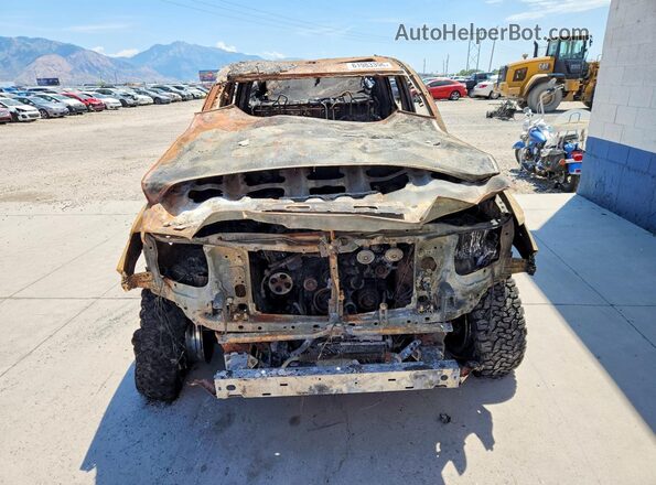 3TMDZ5BN2JM052158 2018 TOYOTA TACOMA Пожар Вид спереди