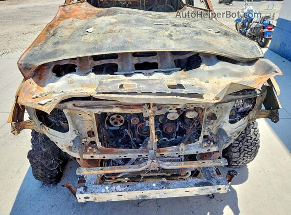 3TMDZ5BN2JM052158 2018 TOYOTA TACOMA Пожар Вид задней части салона