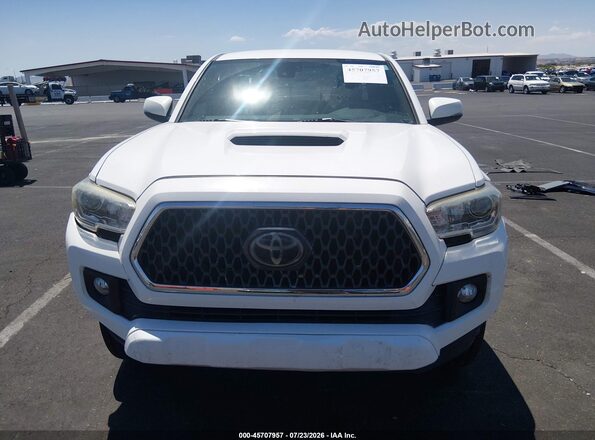 3TMDZ5BN3JM052069 2018 TOYOTA TACOMA White უკანა სალონის ხედი