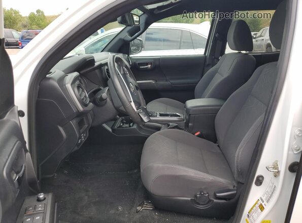 3TMDZ5BN6JM041521 2018 TOYOTA TACOMA Белый Вид салона спереди