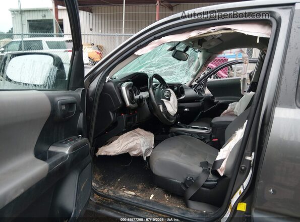 3TMDZ5BN9GM001040 2016 TOYOTA TACOMA Серый Вид салона спереди