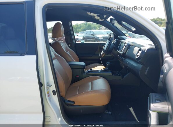 3TMDZ5BNXJM042459 2018 TOYOTA TACOMA White Front interior view