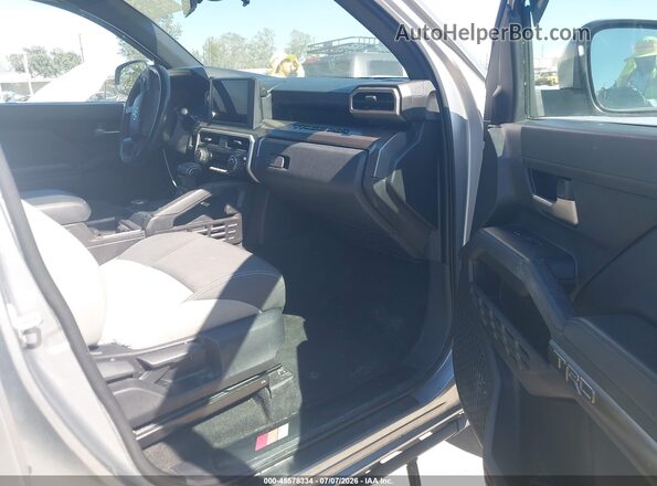 3TMKB5FN0RM008922 2024 TOYOTA TACOMA Silver Vista interior delantera