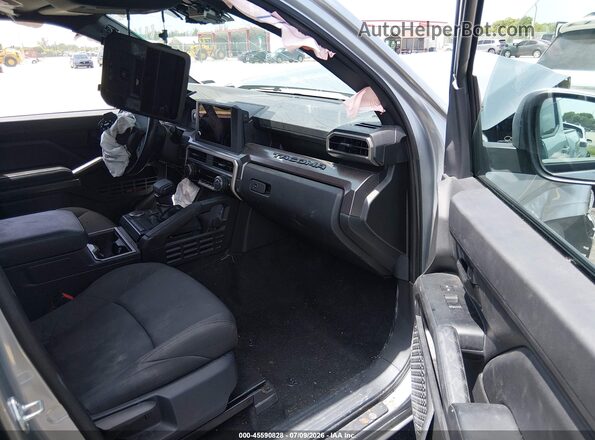 3TMKB5FN0RM022657 2024 TOYOTA TACOMA Silver წინა სალონის ხედი