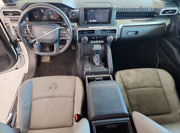 3TMKB5FN3SM049373 2025 TOYOTA TACOMA White Widok deski rozdzielczej