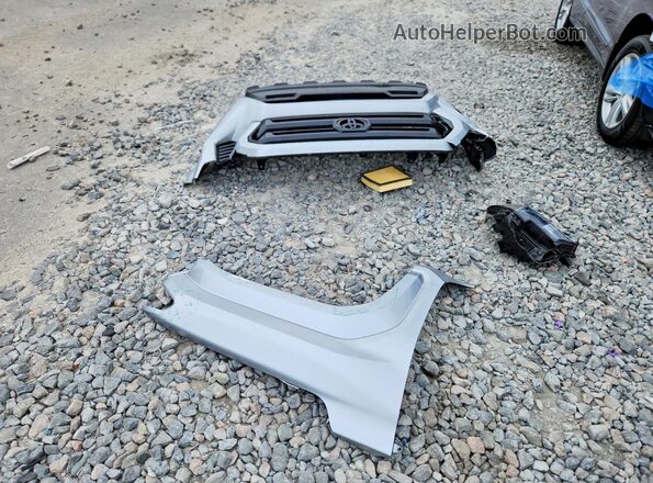 3TMKB5FN4SM040178 2025 TOYOTA TACOMA Silver Widok komory silnika