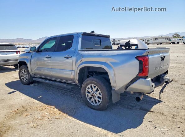 3TMKB5FN5SM043364 2025 TOYOTA TACOMA Silver Trasero izquierdo