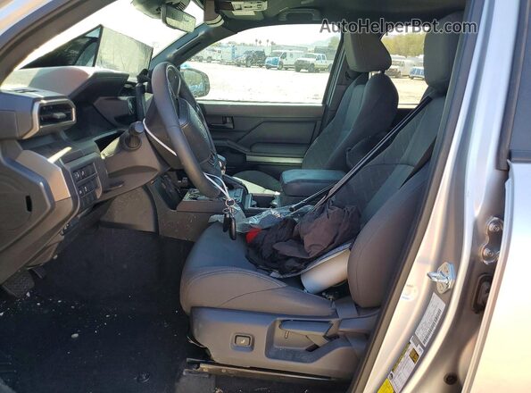 3TMKB5FN5SM043364 2025 TOYOTA TACOMA Silver Vista interior delantera