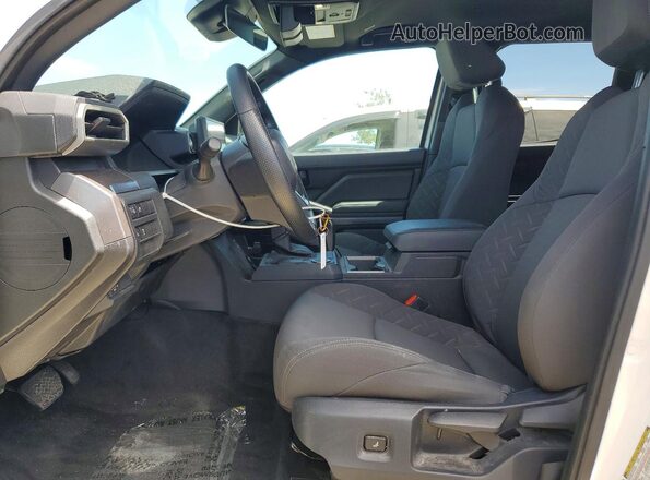 3TMKB5FN5SM045776 2025 TOYOTA TACOMA White Front interior view