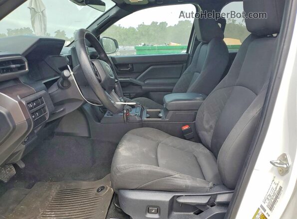 3TMKB5FN8RM022809 2024 TOYOTA TACOMA Белый Вид салона спереди