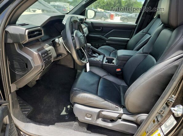 3TMKB5FN8SM025585 2025 TOYOTA TACOMA Black Widok wnętrza z przodu