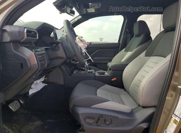 3TMKB5FNXSM049662 2025 TOYOTA TACOMA Green Front interior view