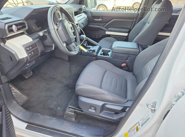 3TMLB5JN0RM003618 2024 TOYOTA TACOMA White Widok wnętrza z przodu