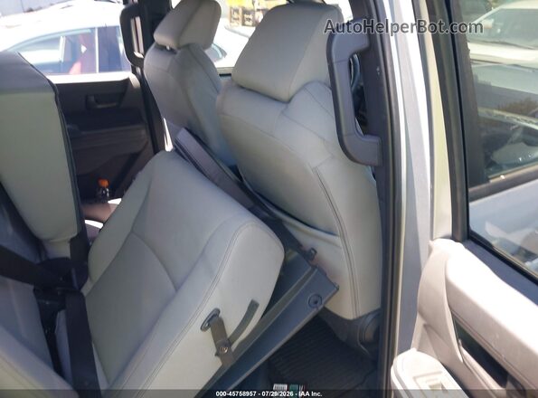3TMLB5JN0RM003957 2024 TOYOTA TACOMA Silver VIN კოდის სტიკერის ხედი