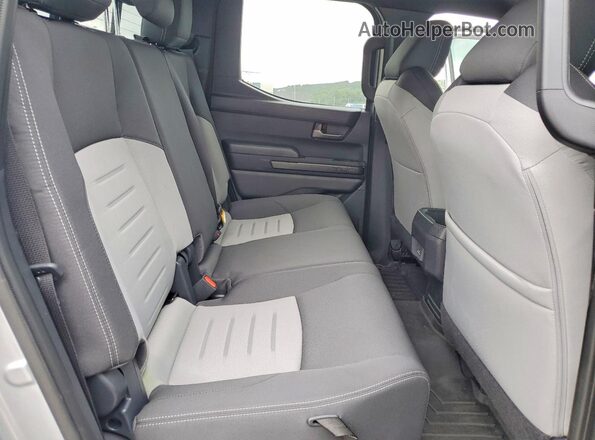 3TMLB5JN0RM078433 2024 TOYOTA TACOMA Silver Вид задніх сидінь