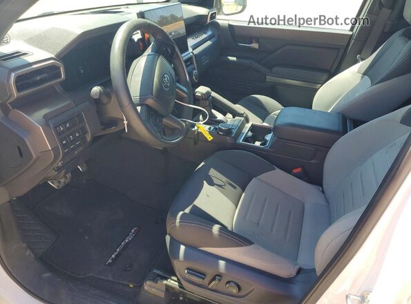 3TMLB5JN1RM015096 2024 TOYOTA TACOMA White Вид салону спереду