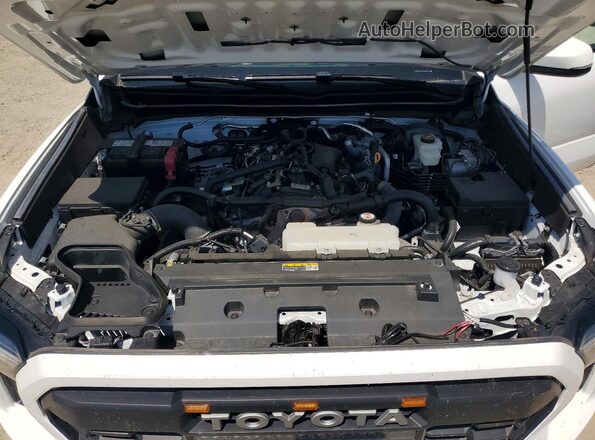 3TMLB5JN1RM015096 2024 TOYOTA TACOMA White Вид задньої частини салону