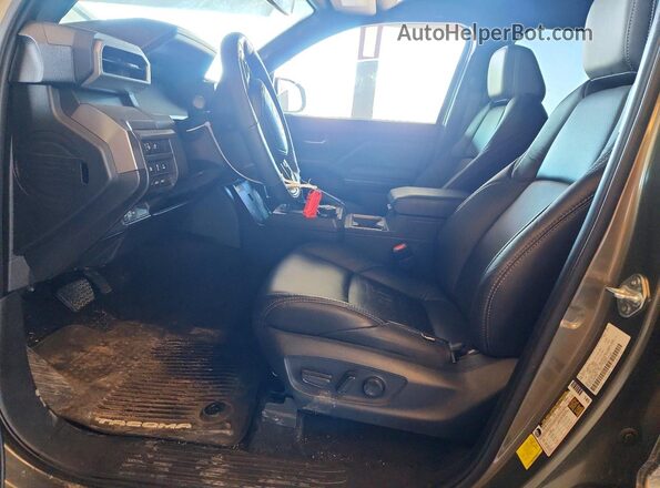 3TMLB5JN1RM062855 2024 TOYOTA TACOMA Green Вид салону спереду