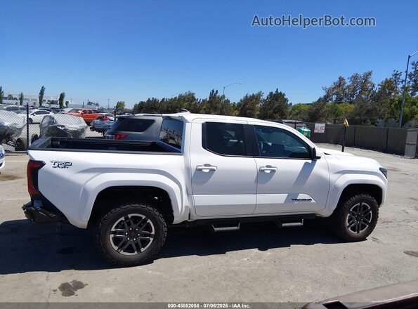 3TMLB5JN1SM089222 2025 TOYOTA TACOMA White Rear interior view